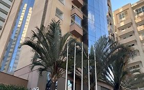 Ótimo flat Jardins SP entre Av. Paulista e Pq. Ibirapuera.